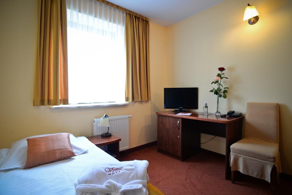 Hotel Venus Kolbudy Bagian luar foto