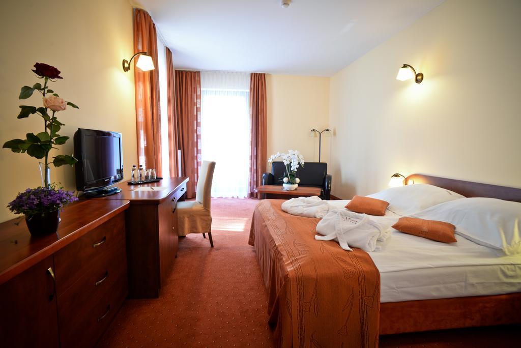 Hotel Venus Kolbudy Bagian luar foto